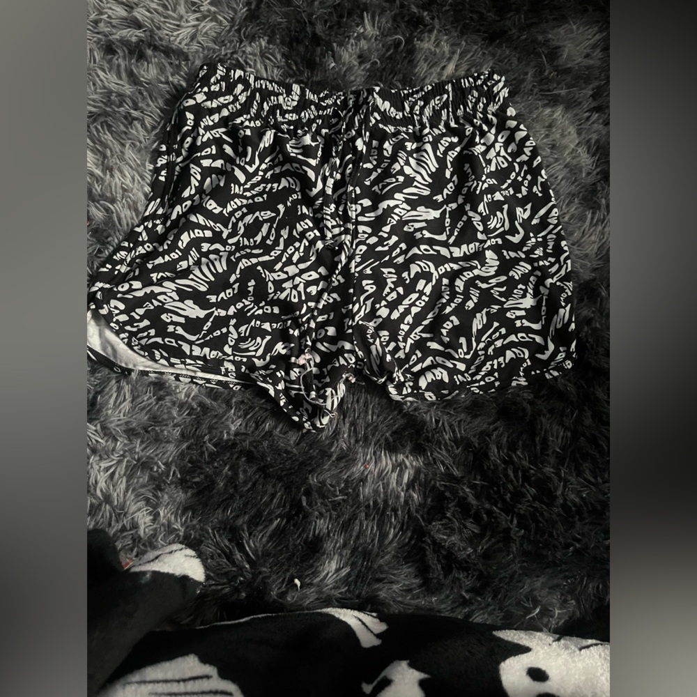 Feathers Monochrome Patterned Shorts